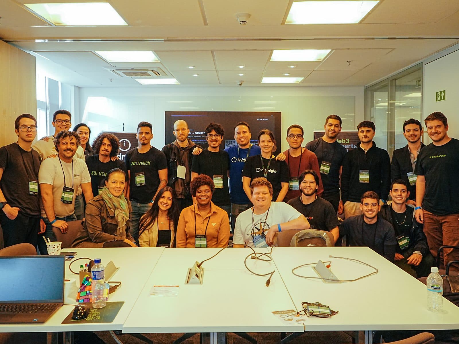 About twenty-five participants gathered around a long table at the end of the Midnight workshop at Web3Experts Brazil, São Paulo.